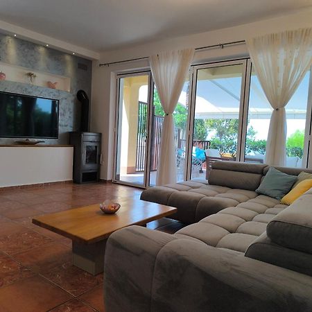Apartman Emili Malinska Exterior foto
