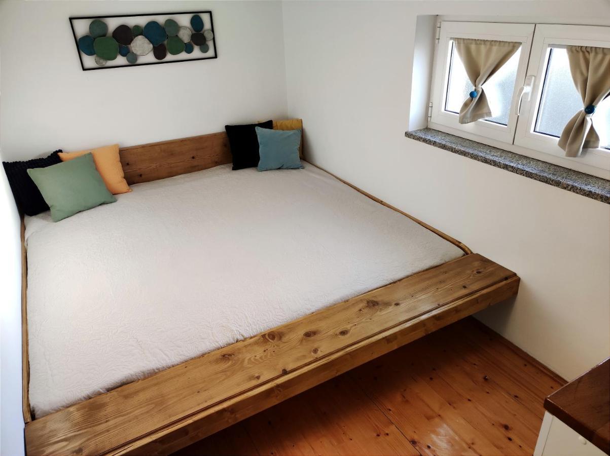 Apartman Emili Malinska Exterior foto